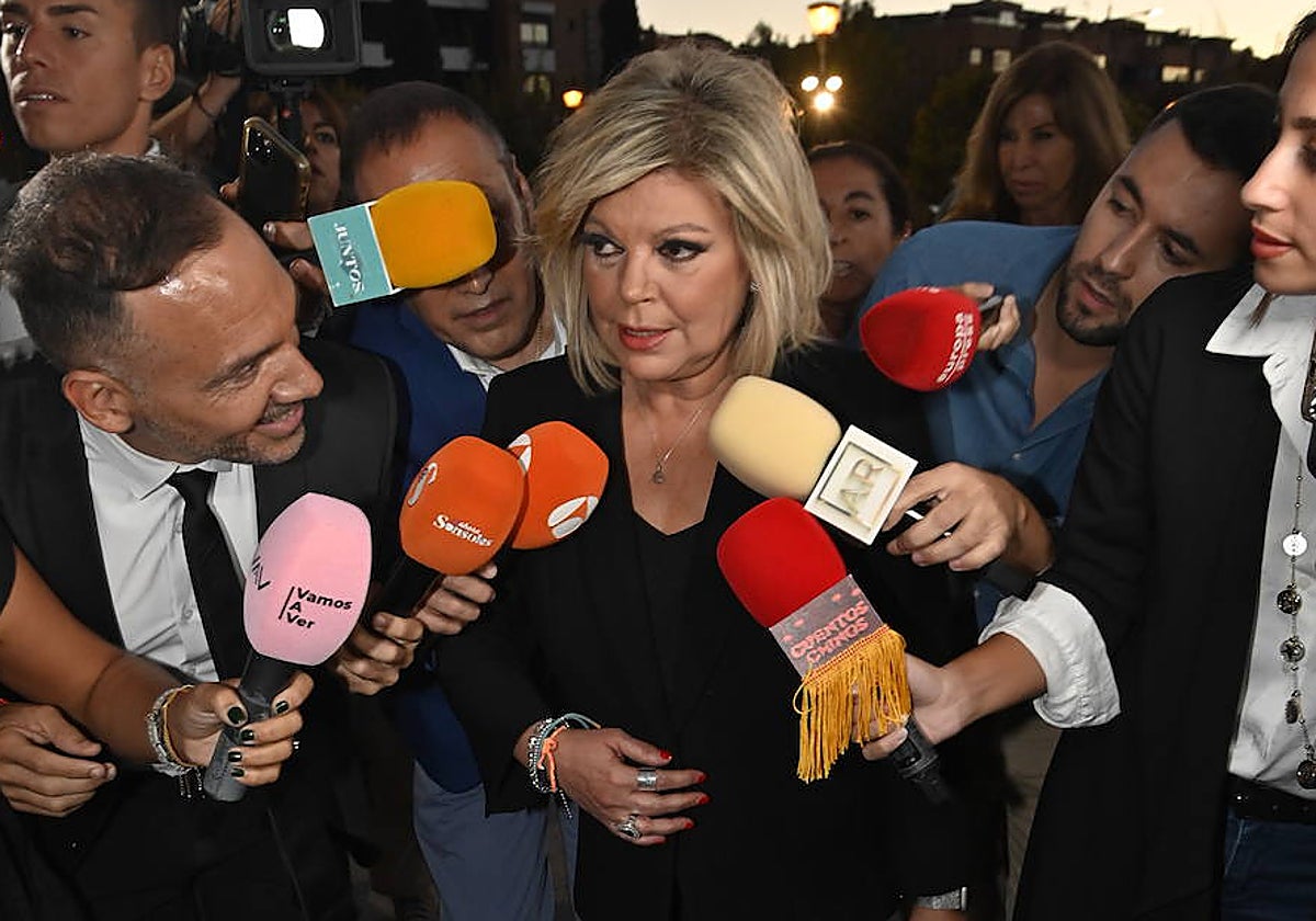 Terelu Campos llegando al funeral de María Teresa Campos en Madrid