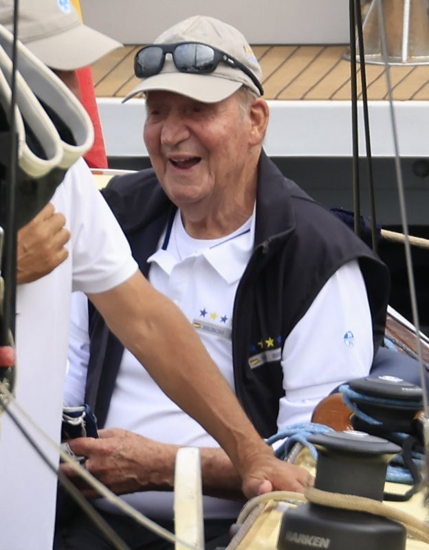 El Rey Juan Carlos disfrutando del Club Náutico de Sanxenxo