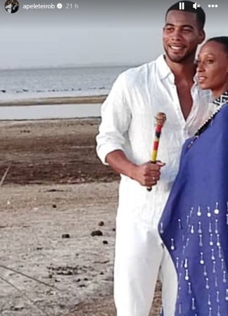 Ana Peleteiro y Bejamin Compaoré en su boda Masái