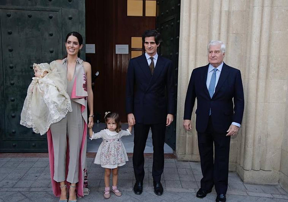 Los duques de Osorno, con sus hijas y el duque de Alba en San Román