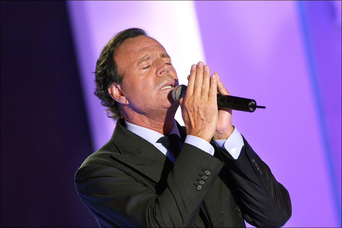 Julio Iglesias, durante un concierto