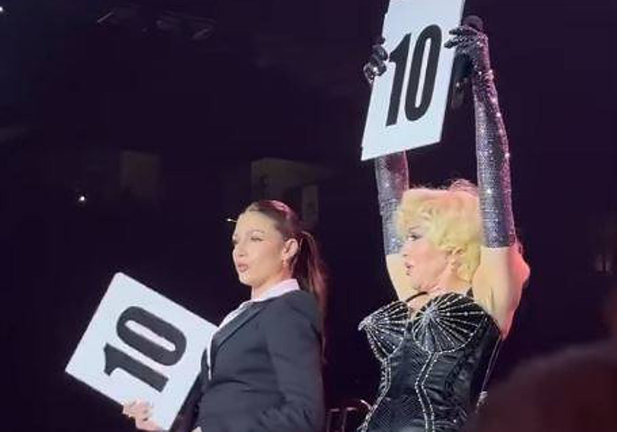 Un instante de su actuación junto a Madonna