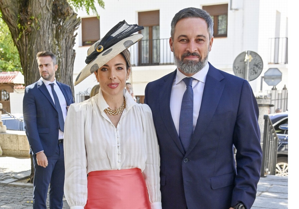 Lidia Bedman y Santiago Abascal en una boda en Brunete en octubre de 2023