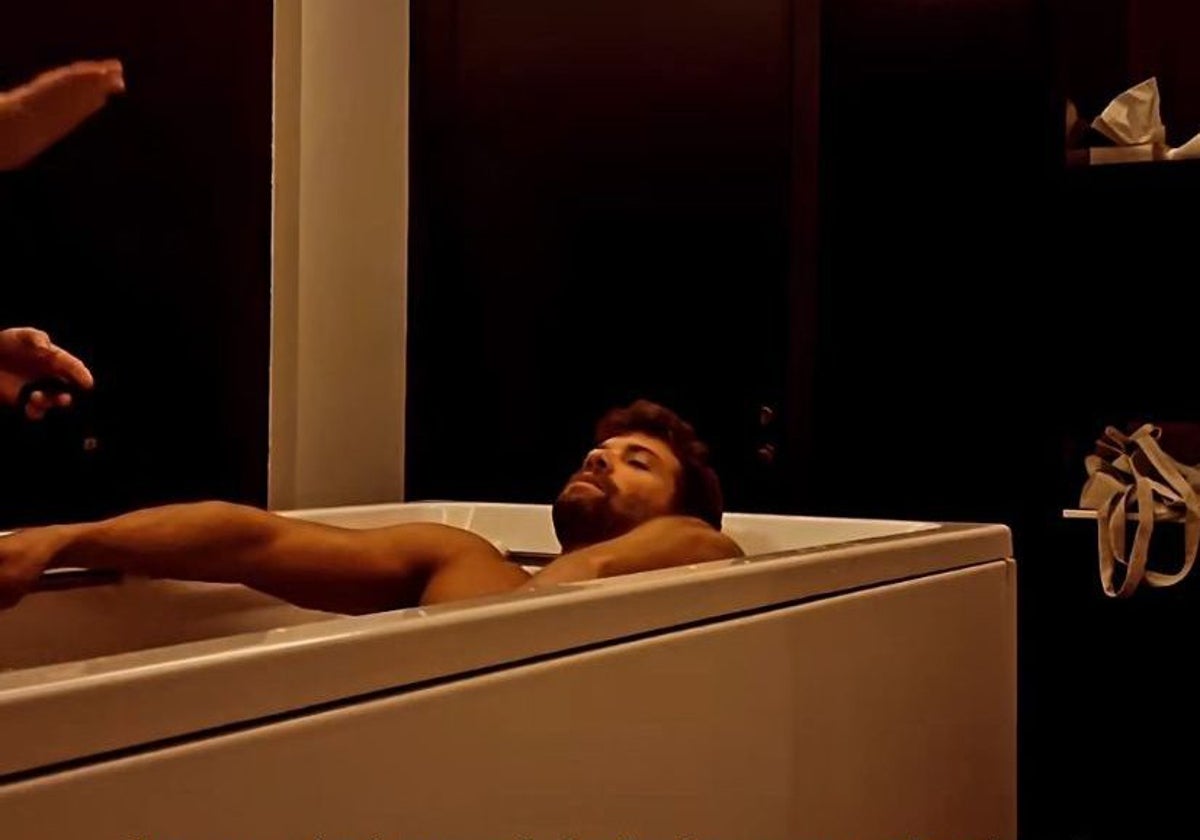 Pablo Alborán durante uno de sus baños de hielo