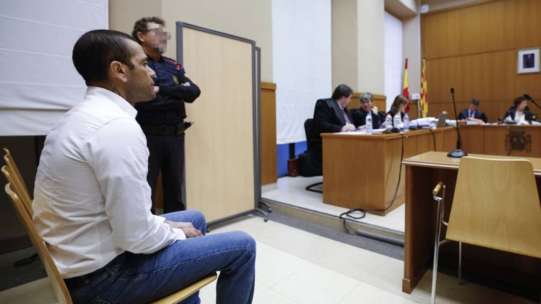 Dani Alves durante el juicio