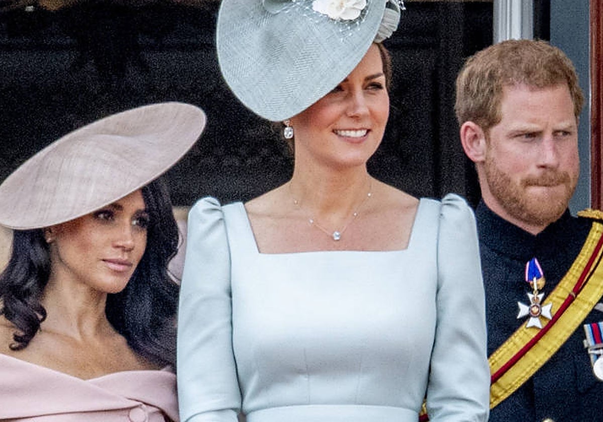 Foto de archivo de Harry y Meghan junto a Kate Middleton