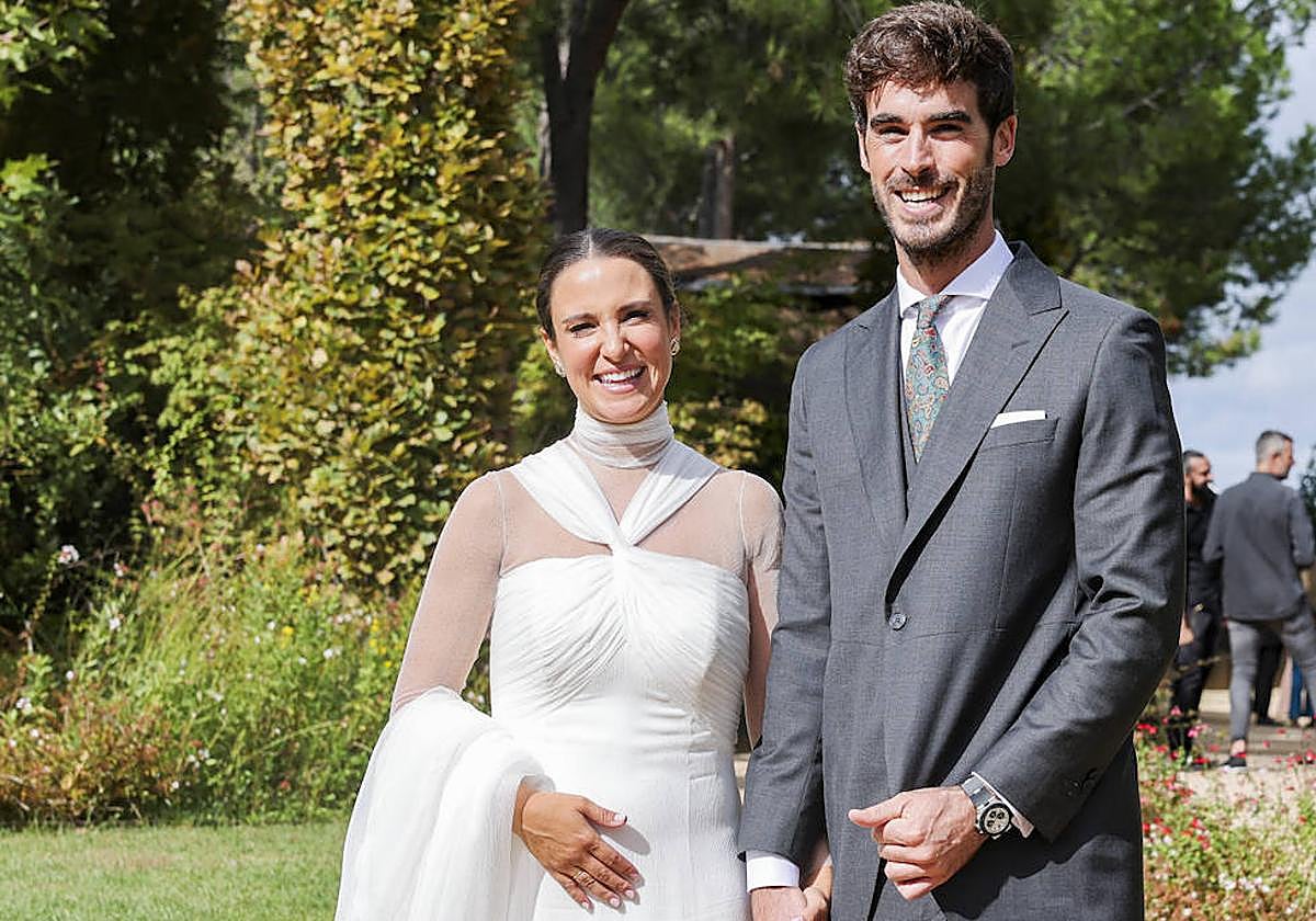 Marta Pombo junto a su marido Luis Zamalloa el día de su boda