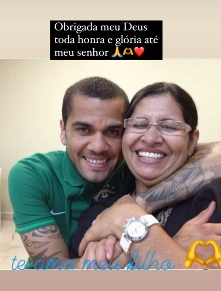 La madre de Dani Alves comparte su alegría en redes