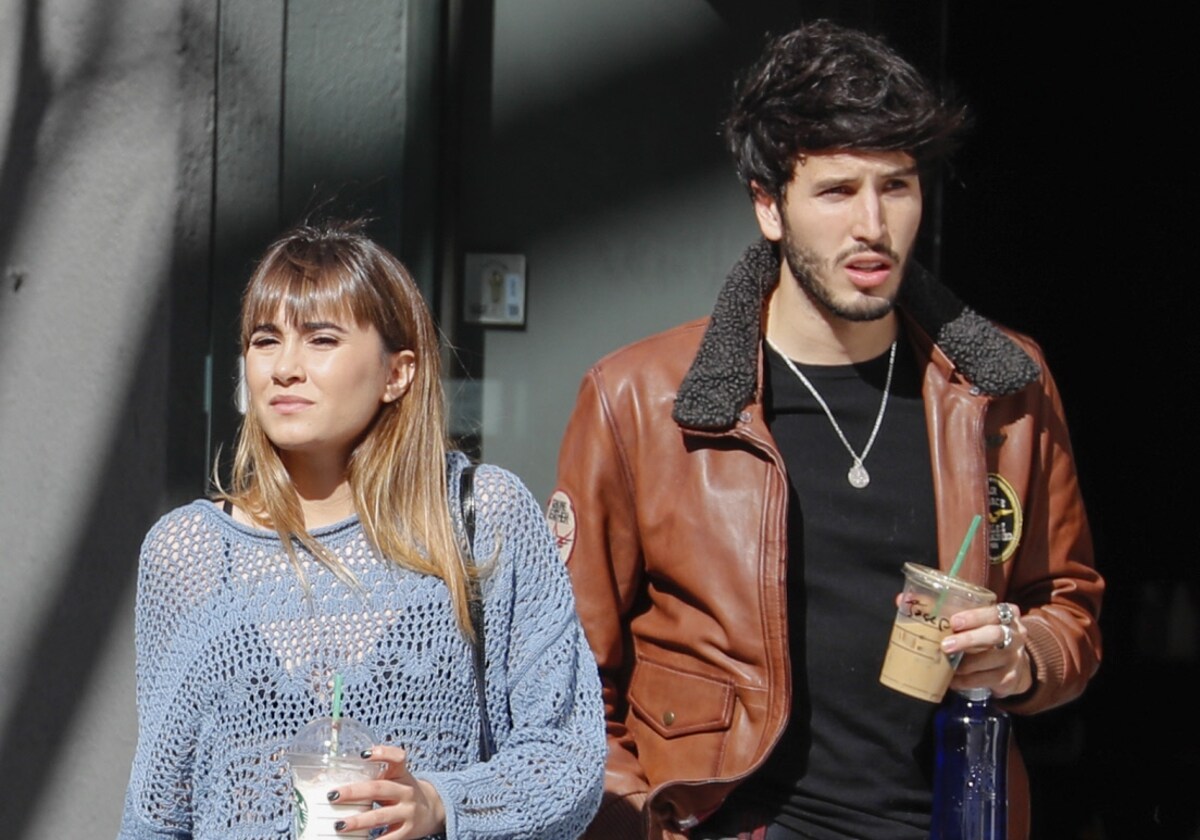 Aitana Y Sebastián Yatra Pillados Juntos En La Casa De La Cantante 2628