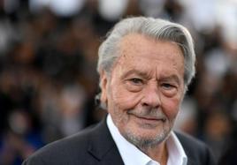 La Justicia francesa refuerza la tutela de Alain Delon por su deteriorado estado de salud