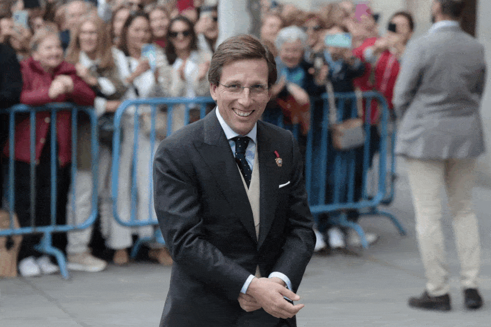 Martínez-Almeida y Teresa Urquijo ya están en la iglesia para contraer matrimonio