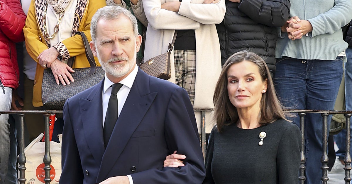 Los Reyes, Don Juan Carlos y Doña Sofía acompañan a los Gómez-Acebo en el último adiós a su hermano Fernando