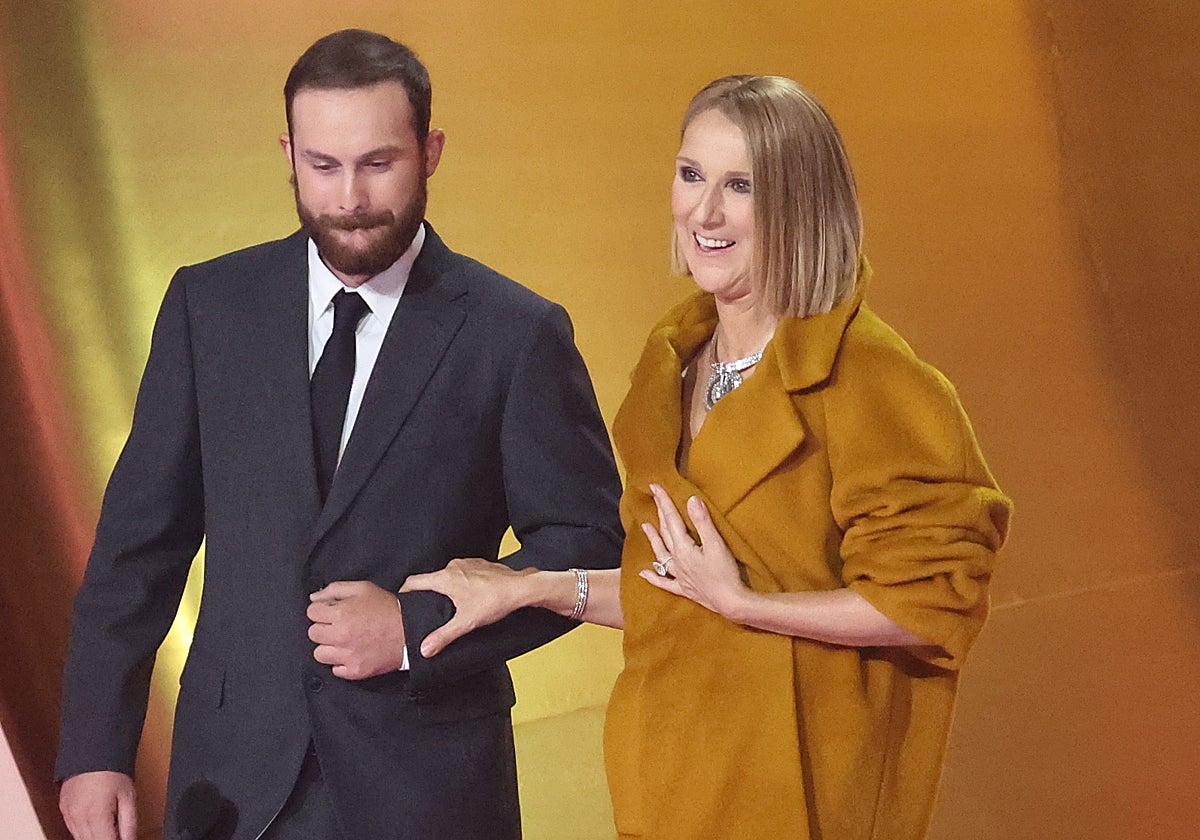 Céline Dion, durante su última aparición pública en los Grammys entregados en febrero.