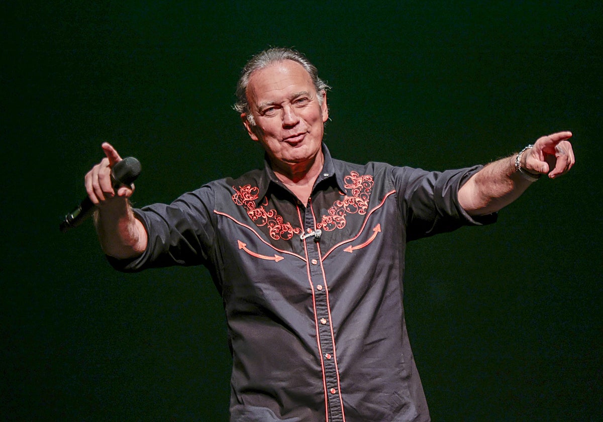 Bertín Osborne, durante su actuación benéfica del miércoles por la noche en San Sebastián de los Reyes.
