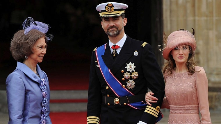 La Reina Doña Sofía junto a los entonces Príncipes de Asturias