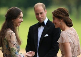 Rose Hanbury, supuesta amante del Príncipe Guillermo, más unida que nunca a Carlos III y Camila