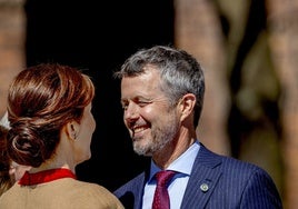 Federico y Mary de Dinamarca comparten un momento de complicidad durante su vidita de Estado a Suecia.