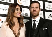 La historia de amor de Xabi Alonso y su mujer, Nagore Aranburu: 20 años juntos y familia numerosa