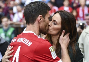 La historia de amor de Xabi Alonso y su mujer, Nagore Aranburu: 20 años juntos y familia numerosa