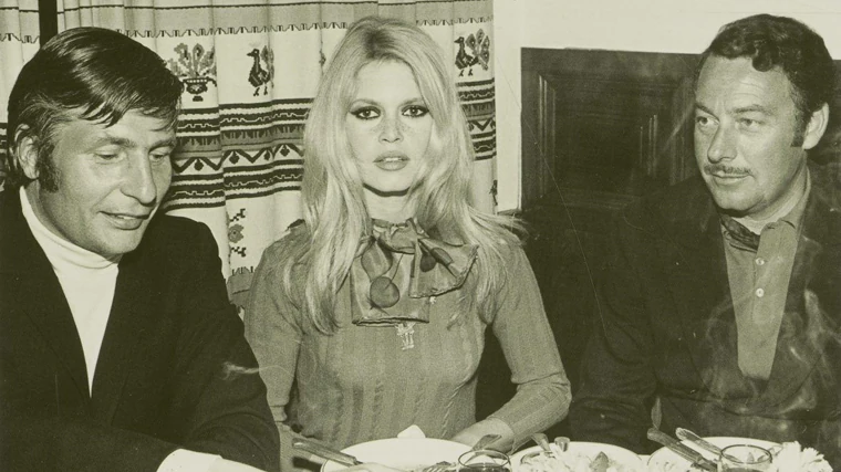 Alfonso de Hohenlohe junto a la actriz Brigitte Bardot y su entonces marido, el fotógrafo Gunter Sachs