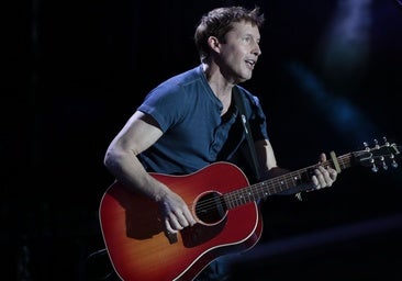 James Blunt acusa al 'News of the World' de pagar a mujeres para acostarse con famosos y conseguir información