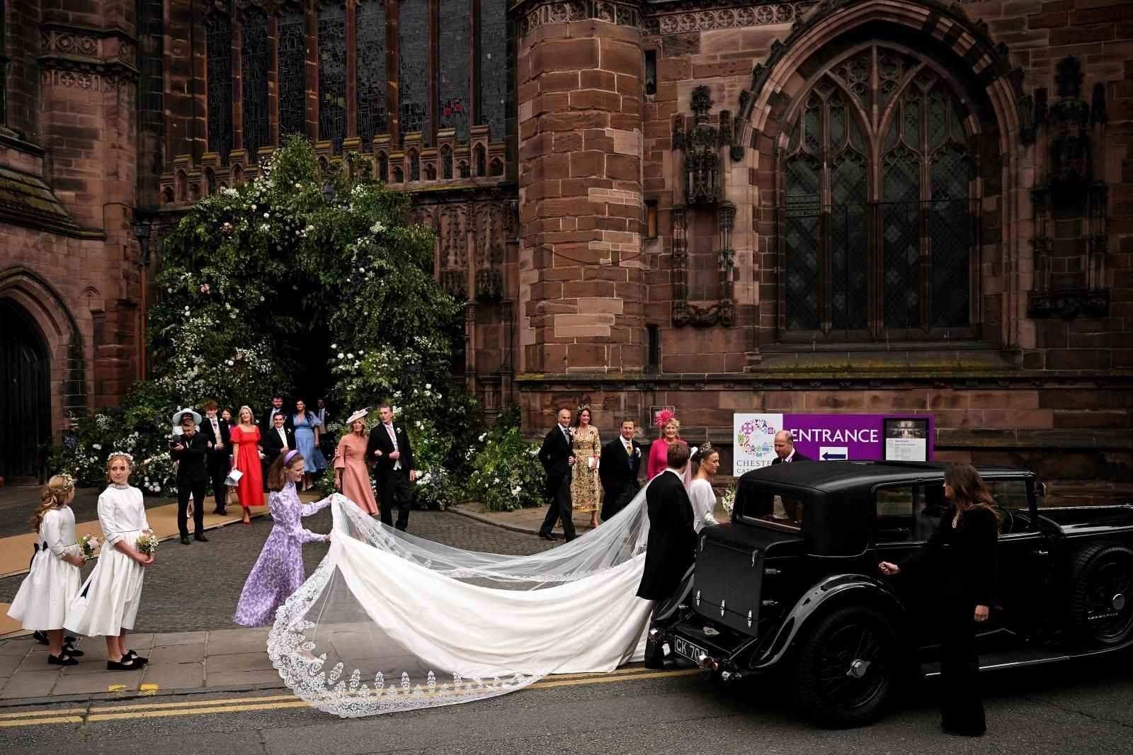 La boda del duque de Westminster y Olivia Henson en Chester, en imágenes
