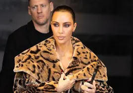 Kim Kardashian se enfrenta a una demanda millonaria por mostrar objetos falsificados en su canal de YouTube