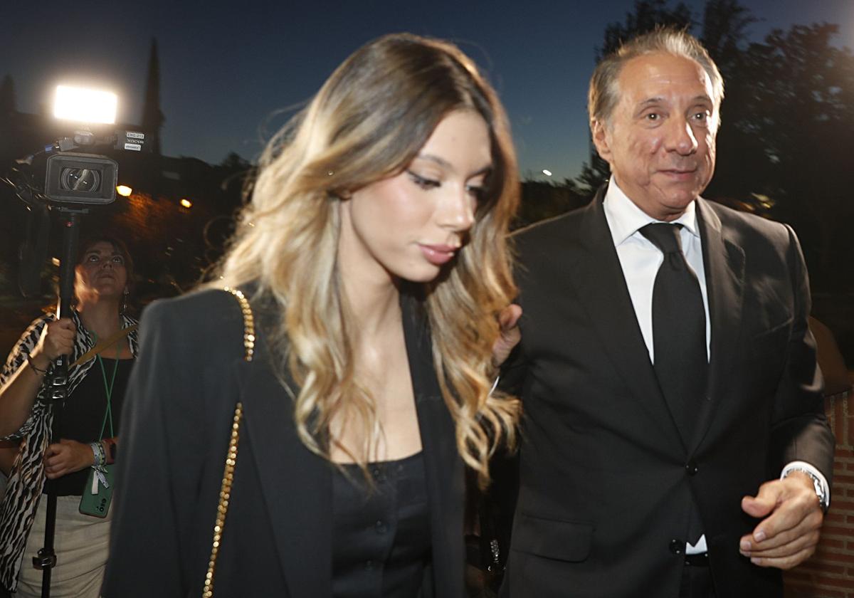 Alejandro Rubio y su padre, Alejandro Rubio, durante el funeral de María Teresa Campos