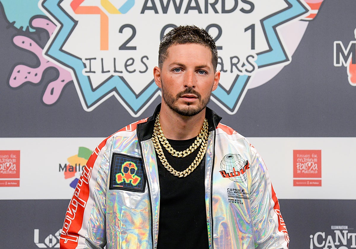 Nyno Vargas escapa de su coche envuelto en llamas