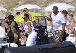 Las vacaciones de Magic Johnson y Samuel L. Jackson en Formentera: lujo, mariscos y momentos inolvidables