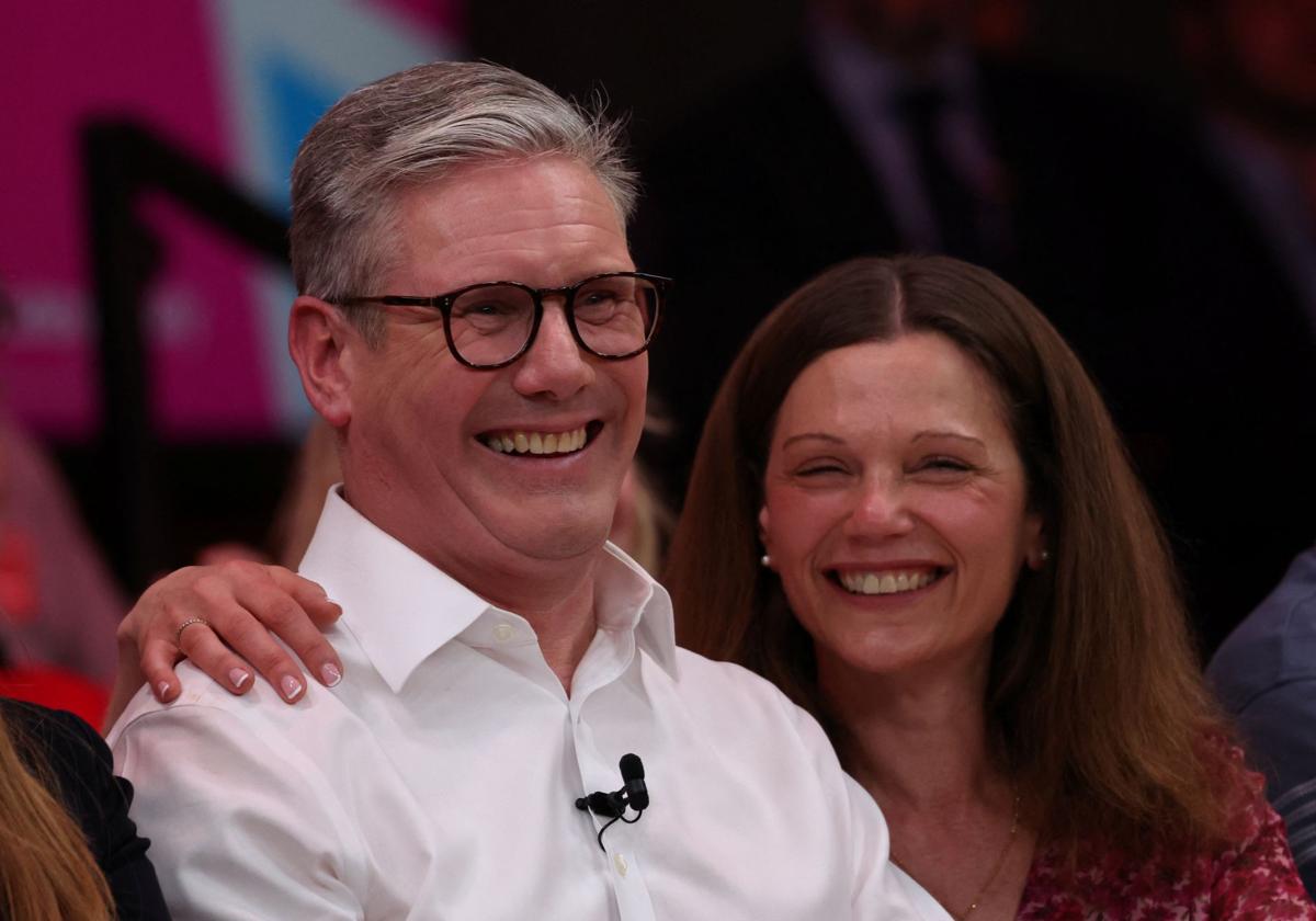 Victoria Starmer junto a su marido y líder del Partido Laborista