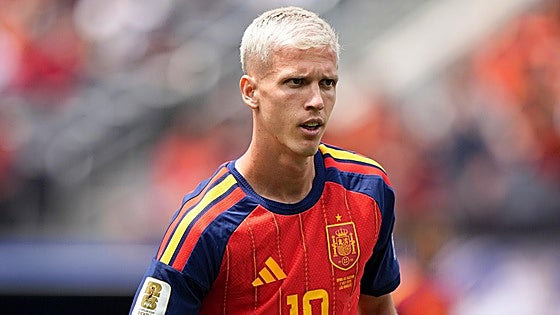 La vida personal de Dani Olmo: su edad, una novia influencer, sus iniciativas solidarias y su tatuaje familiar