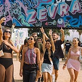 Una villa de 'influencers', estrellas musicales y piscina: así se prepara Cullera para el Zevra Festival