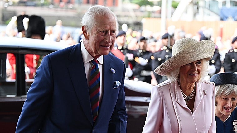 Gran susto para los Reyes de Inglaterra: Carlos III y Camila evacuados en Jersey