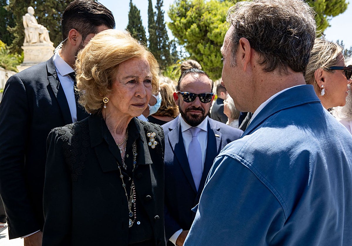Doña Sofía en el entierro de su tío Miguel de Grecia