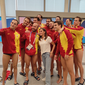 La Reina Letizia se suma a la celebración del equipo masculino de waterpolo