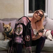 Lady Gaga adopta un cachorro y olvida el secuestro de sus perros