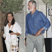 La cita romántica de Felipe VI y Letizia en el centro de Madrid: paseo, turistas sorprendidos y una cena