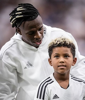 Imagen secundaria 2 - Las imágenes de la visita de Kim Kardashian al Bernabéu