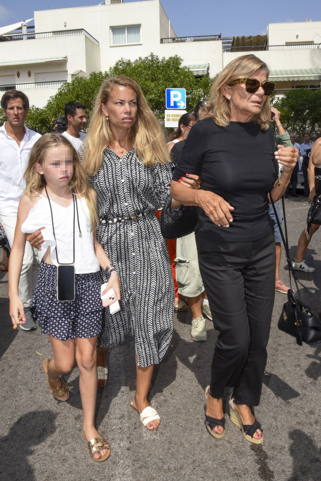 Cari Lapique junto a su hija Carla Goyanes y su nieta, MiniCari.