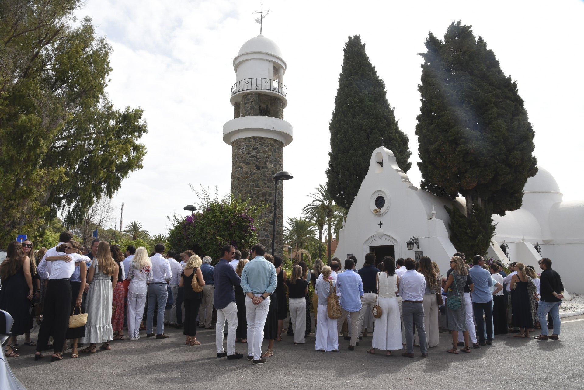 Misa funeral por la muerte de Caritina Goyanes en la parroquia de la Inmaculada Concepción de Guadalmina