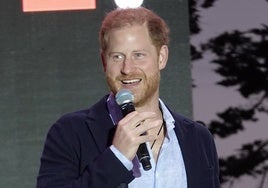 El Príncipe Harry sorprende sin Meghan Markle en un evento en casa de Kevin Costner