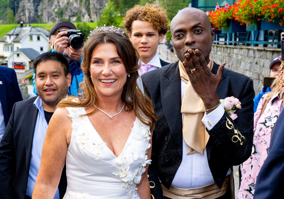 Marta Luisa de Noruega y el chamán Durek Verret, el día de su boda en los fiordos noruegos.