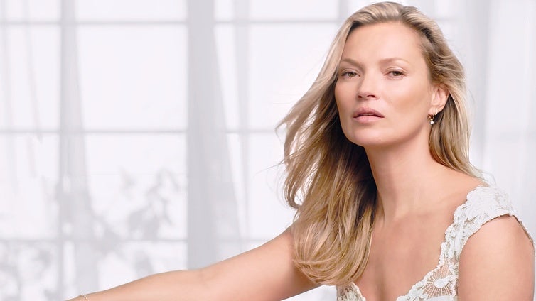 Escándalos, borracheras y drogas: así fue la vida de Kate Moss, la antimodelo que nunca pasó de moda