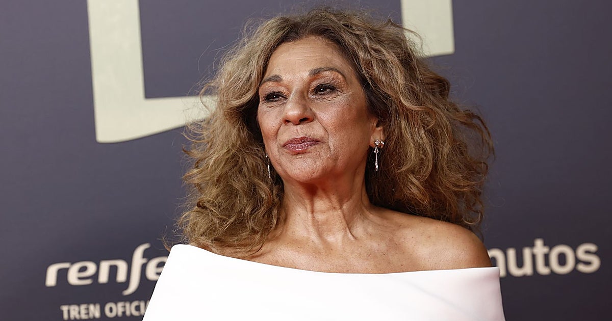 Lolita Flores imagina el día de su muerte y desvela la lista de cosas con  las que quiere ser enterrada: «100 euros, un martillo...»