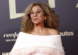 Lolita Flores imagina el día de su muerte y desvela la lista de cosas con las que quiere ser enterrada: «100 euros, un martillo...»