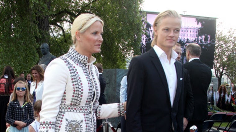 Marius Borg Høiby, hijo de la Princesa Mette-Marit, comienza tratamiento de rehabilitación en Londres