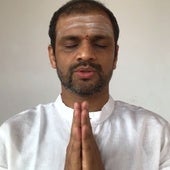 Muere a los 53 años Sharath Jois, el profesor de yoga de famosos como Gwyneth Paltrol, Madonna o Sting