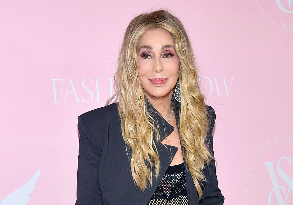 Cher se sincera como nunca en su biografía: de su infancia marcada por la pobreza a un «matrimonio sin amor» que le arruinó