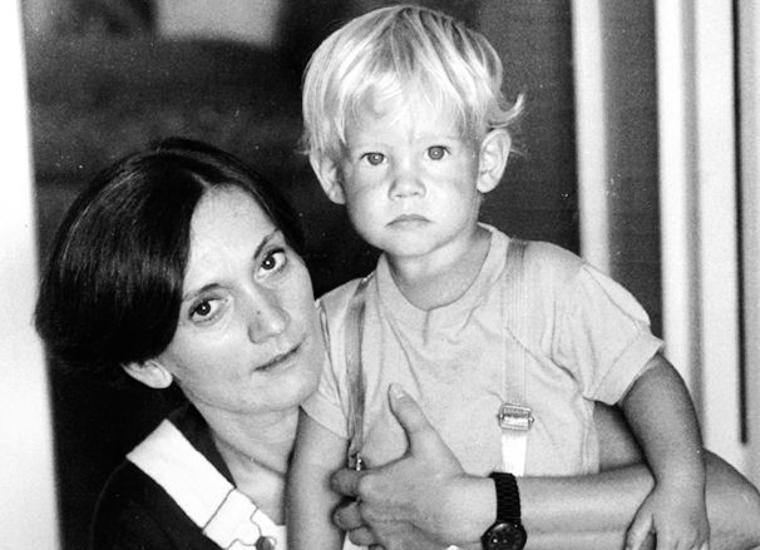La vida personal de Gonzalo Miró: una infancia sin padre, sus novias  famosas y su relación con Felipe González
